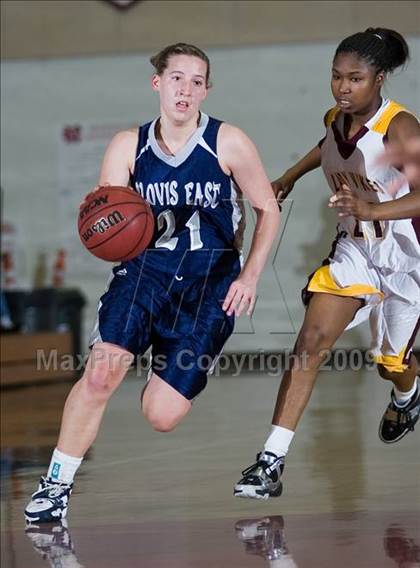 Thumbnail 2 in Edison vs. Clovis East photogallery.