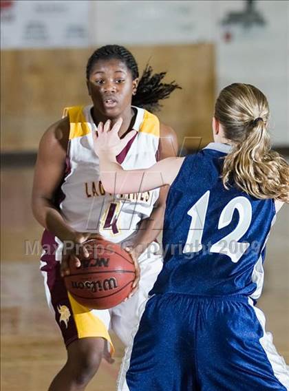 Thumbnail 2 in Edison vs. Clovis East photogallery.