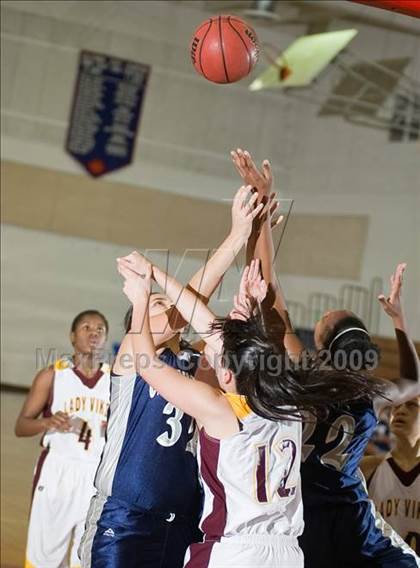 Thumbnail 1 in Edison vs. Clovis East photogallery.