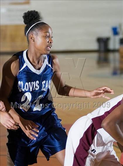 Thumbnail 3 in Edison vs. Clovis East photogallery.