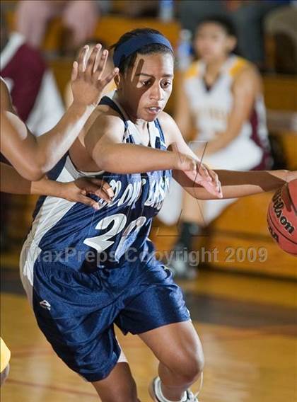 Thumbnail 2 in Edison vs. Clovis East photogallery.