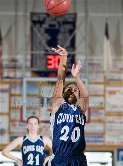 Thumbnail 1 in Edison vs. Clovis East photogallery.