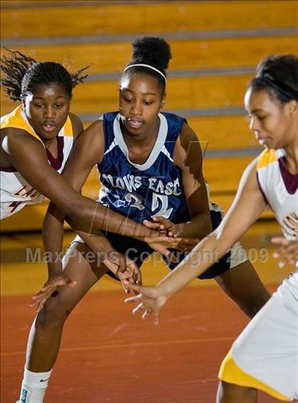 Thumbnail 3 in Edison vs. Clovis East photogallery.