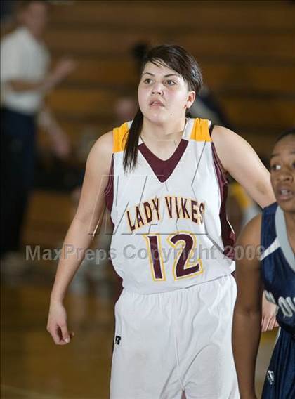Thumbnail 2 in Edison vs. Clovis East photogallery.