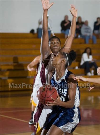 Thumbnail 3 in Edison vs. Clovis East photogallery.