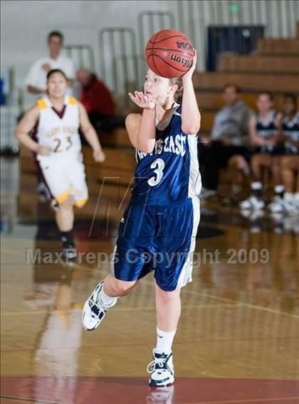 Thumbnail 3 in Edison vs. Clovis East photogallery.