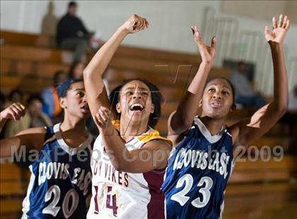 Thumbnail 3 in Edison vs. Clovis East photogallery.