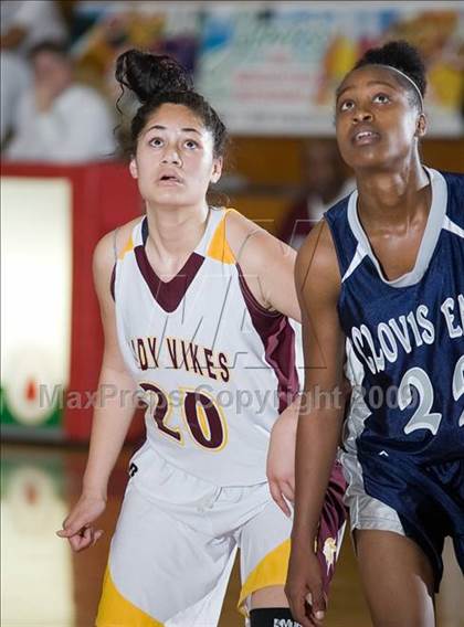 Thumbnail 3 in Edison vs. Clovis East photogallery.