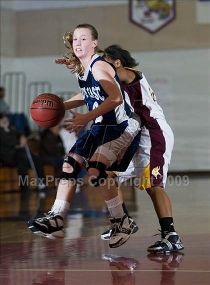Thumbnail 2 in Edison vs. Clovis East photogallery.