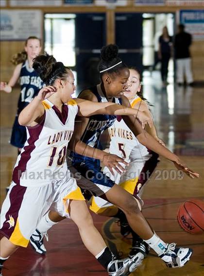 Thumbnail 1 in Edison vs. Clovis East photogallery.