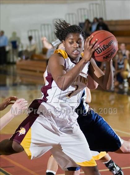 Thumbnail 1 in Edison vs. Clovis East photogallery.