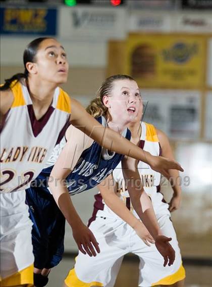 Thumbnail 2 in Edison vs. Clovis East photogallery.