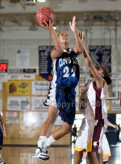 Thumbnail 3 in Edison vs. Clovis East photogallery.