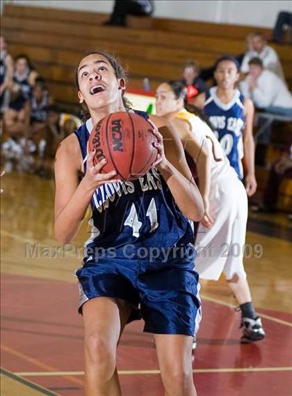 Thumbnail 2 in Edison vs. Clovis East photogallery.