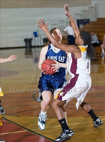 Thumbnail 1 in Edison vs. Clovis East photogallery.