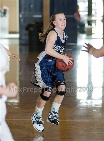 Thumbnail 2 in Edison vs. Clovis East photogallery.