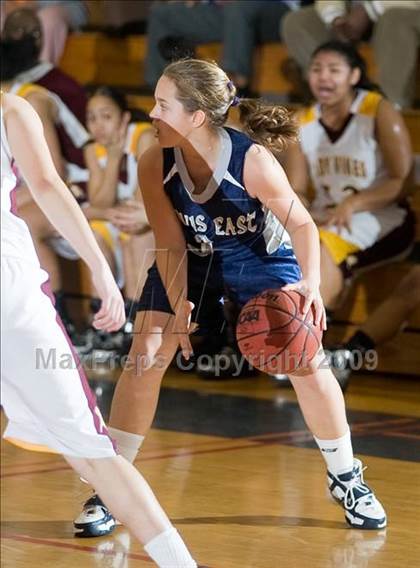 Thumbnail 1 in Edison vs. Clovis East photogallery.