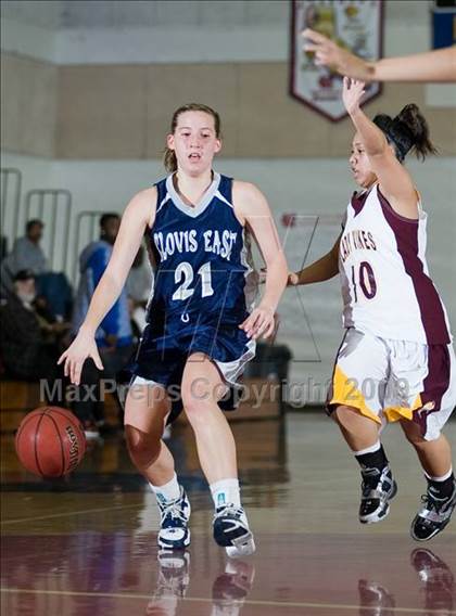 Thumbnail 2 in Edison vs. Clovis East photogallery.