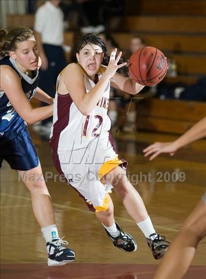 Thumbnail 3 in Edison vs. Clovis East photogallery.