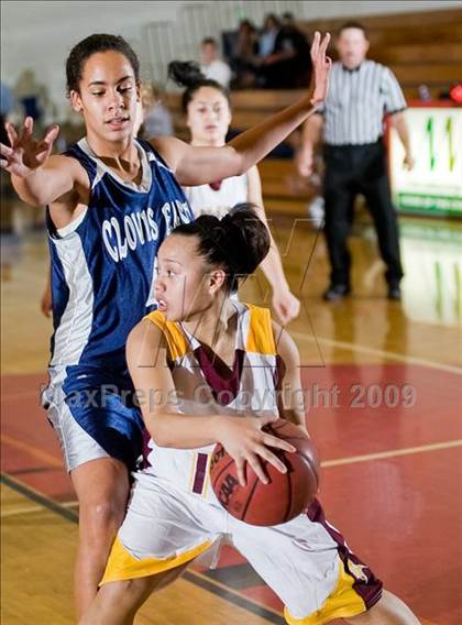 Thumbnail 2 in Edison vs. Clovis East photogallery.