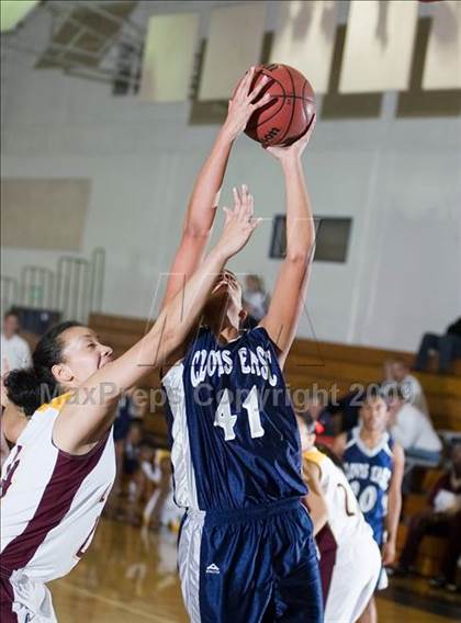 Thumbnail 3 in Edison vs. Clovis East photogallery.