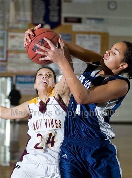 Thumbnail 3 in Edison vs. Clovis East photogallery.