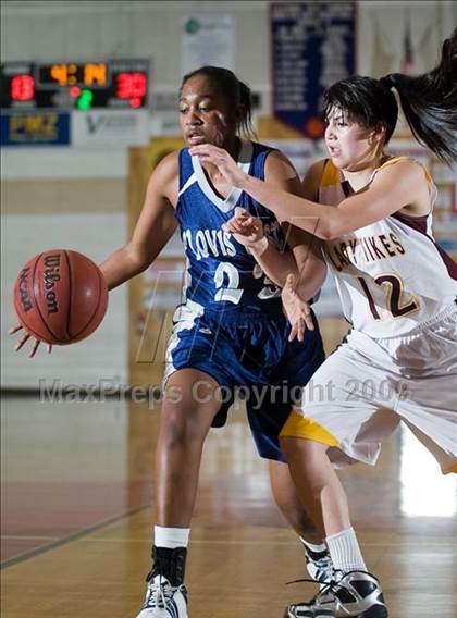 Thumbnail 1 in Edison vs. Clovis East photogallery.