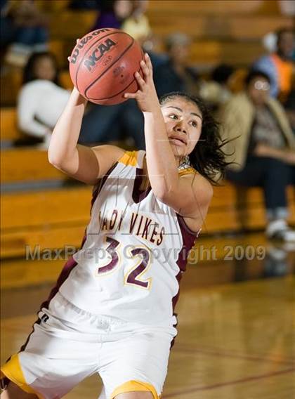 Thumbnail 1 in Edison vs. Clovis East photogallery.
