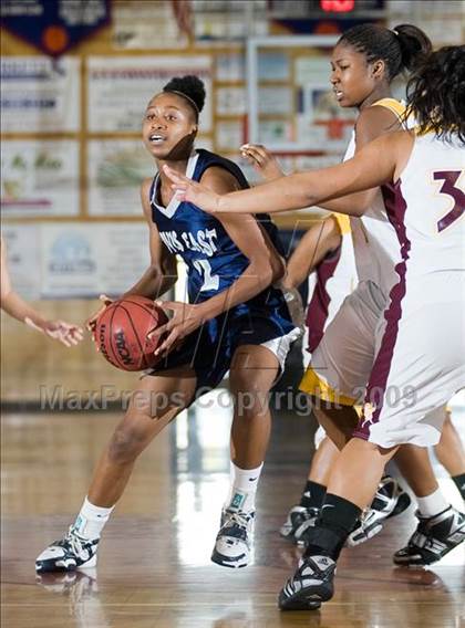 Thumbnail 3 in Edison vs. Clovis East photogallery.