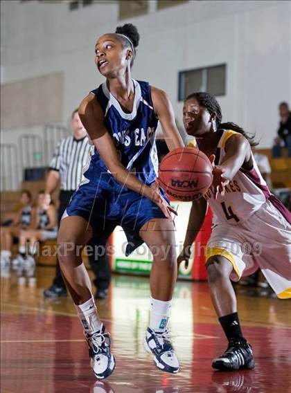 Thumbnail 3 in Edison vs. Clovis East photogallery.