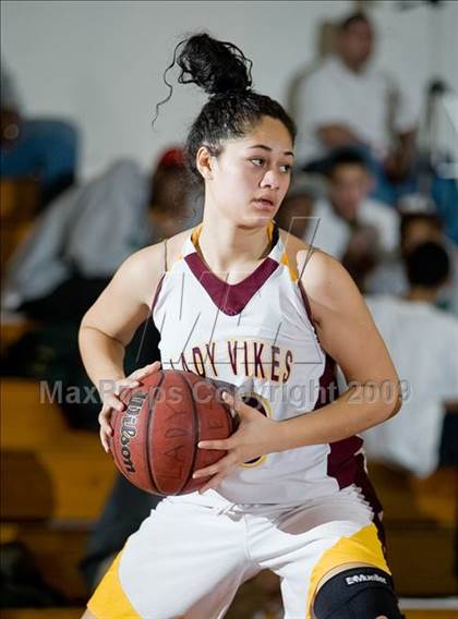 Thumbnail 2 in Edison vs. Clovis East photogallery.