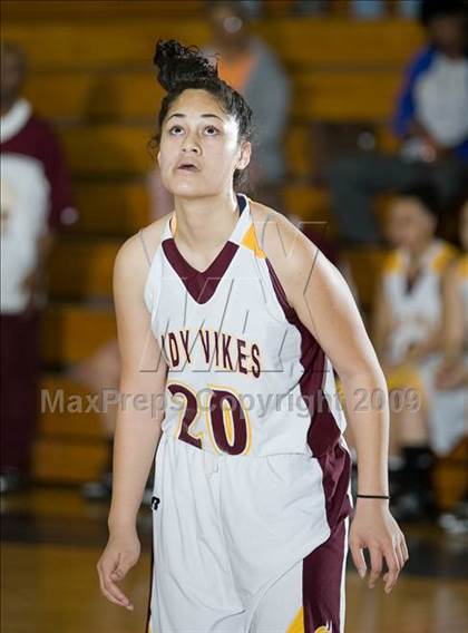Thumbnail 1 in Edison vs. Clovis East photogallery.