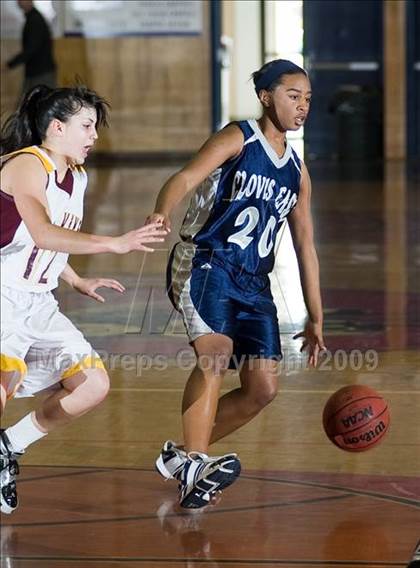 Thumbnail 2 in Edison vs. Clovis East photogallery.