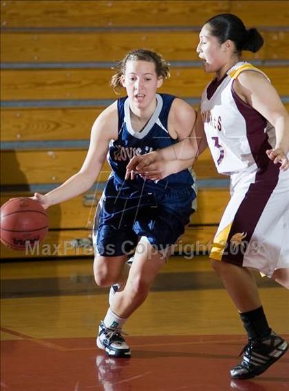 Thumbnail 3 in Edison vs. Clovis East photogallery.