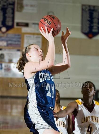 Thumbnail 2 in Edison vs. Clovis East photogallery.