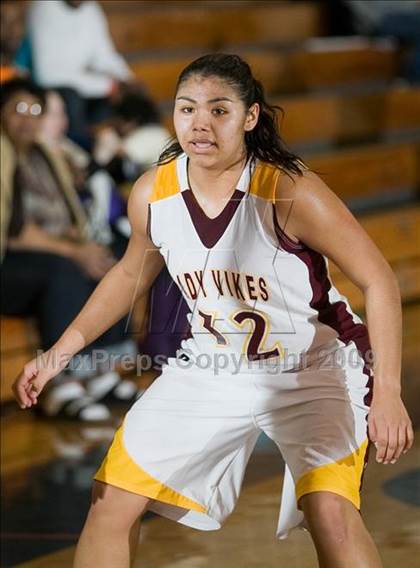 Thumbnail 2 in Edison vs. Clovis East photogallery.