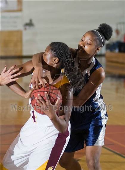 Thumbnail 2 in Edison vs. Clovis East photogallery.