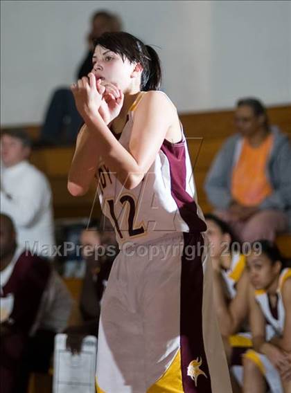 Thumbnail 2 in Edison vs. Clovis East photogallery.