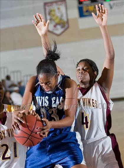 Thumbnail 1 in Edison vs. Clovis East photogallery.