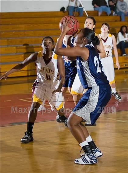 Thumbnail 1 in Edison vs. Clovis East photogallery.