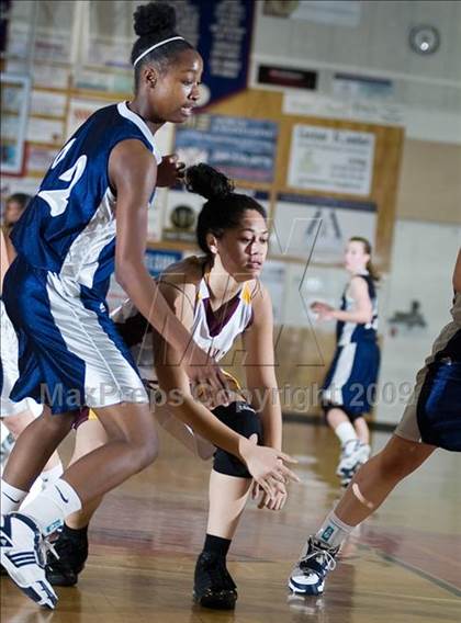 Thumbnail 1 in Edison vs. Clovis East photogallery.