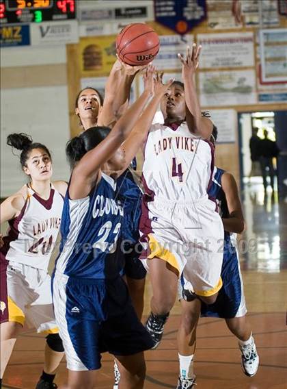 Thumbnail 3 in Edison vs. Clovis East photogallery.