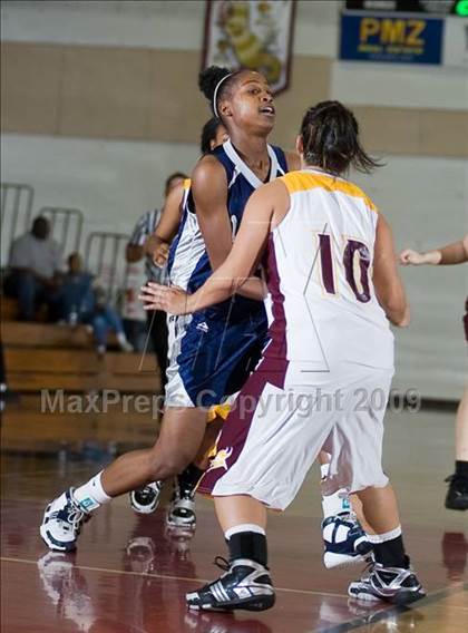 Thumbnail 1 in Edison vs. Clovis East photogallery.