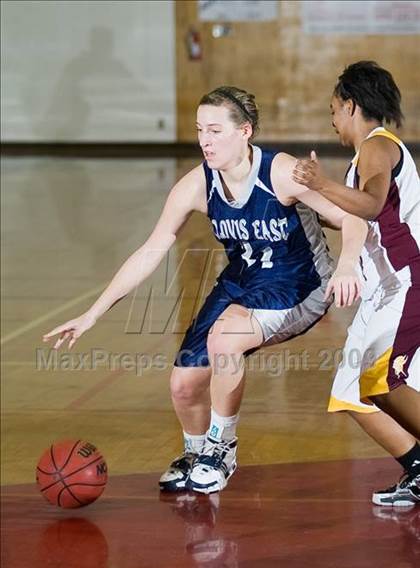 Thumbnail 1 in Edison vs. Clovis East photogallery.