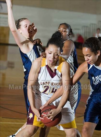 Thumbnail 1 in Edison vs. Clovis East photogallery.