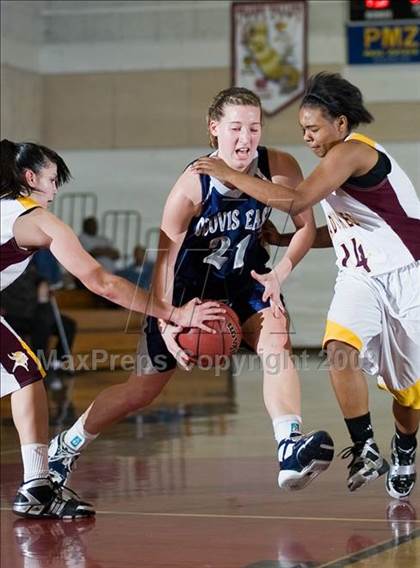 Thumbnail 3 in Edison vs. Clovis East photogallery.