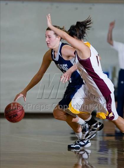 Thumbnail 1 in Edison vs. Clovis East photogallery.