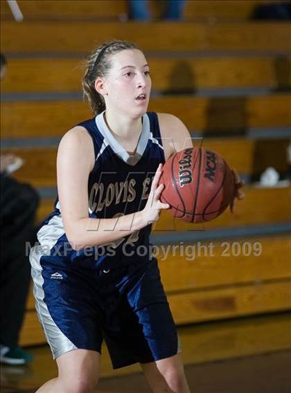 Thumbnail 1 in Edison vs. Clovis East photogallery.