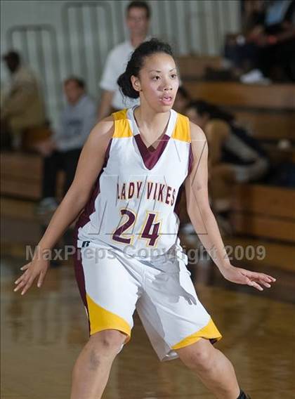 Thumbnail 3 in Edison vs. Clovis East photogallery.