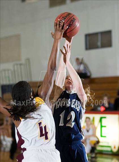 Thumbnail 3 in Edison vs. Clovis East photogallery.